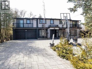 60 Belvedere Dr in Oakville, ON - Building Photo - Building Photo
