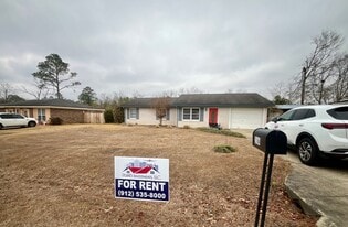 2104 Rossway Dr in Vidalia, GA - Building Photo