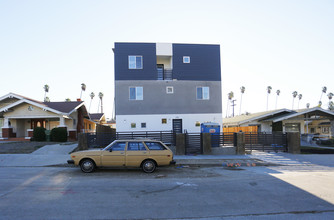 236 N Dillon St in Los Angeles, CA - Building Photo - Building Photo