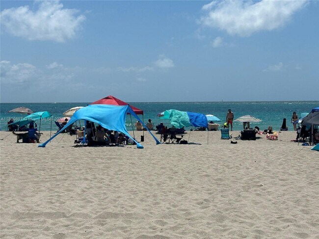 300 Bayview Dr, Unit 1702 in Sunny Isles Beach, FL - Building Photo - Building Photo