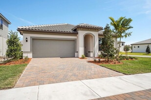 845 SE Courances Dr in Port St. Lucie, FL - Building Photo