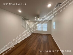 1230 Nora Ln in Kingsland, TX - Building Photo - Building Photo