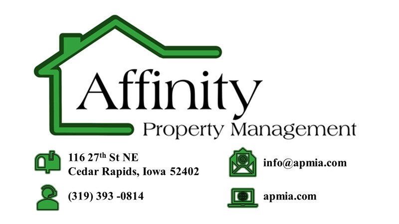 940 Eisenhower Rd in Hiawatha, IA - Building Photo