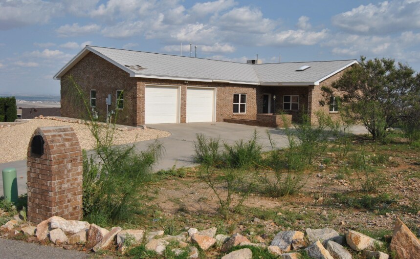 2824 Titanic Ave in El Paso, TX - Building Photo