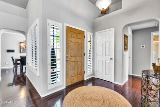 8889 E Meadow Hill Dr in Scottsdale, AZ - Building Photo - Building Photo