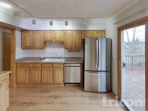 1045 Brush Hill Ln in Lake Zurich, IL - Foto de edificio - Building Photo