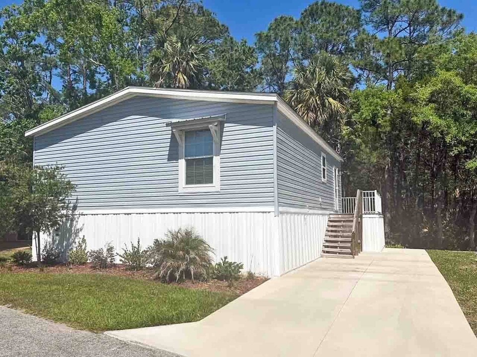 8975 W Halls River Rd in Homosassa, FL - Building Photo