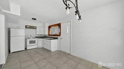 6 Farm Ln in Roosevelt, NJ - Building Photo - Building Photo