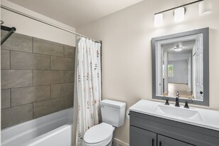 12040 Bridgeport Way SW in Lakewood, WA - Building Photo