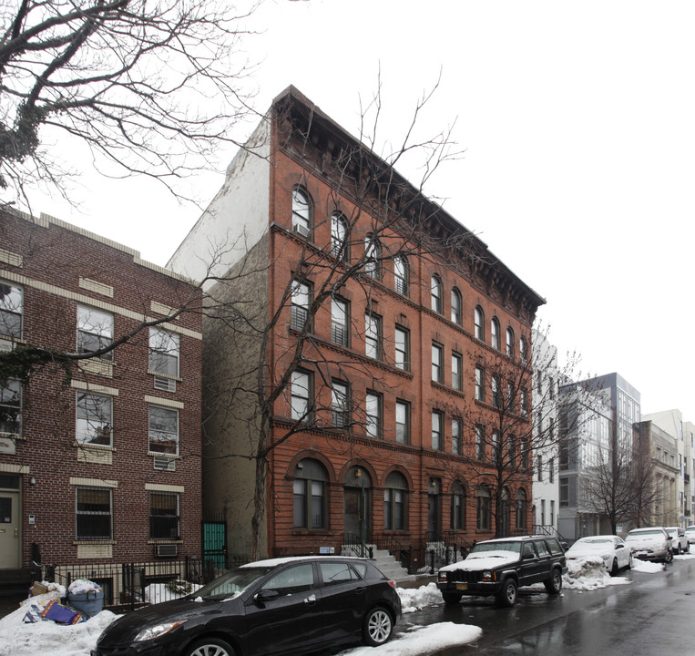 125-129 Huron St in Brooklyn, NY - Building Photo