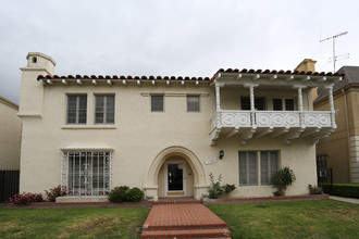 132 S Reeves Dr in Beverly Hills, CA - Building Photo - Building Photo