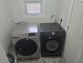 418 Harbison Ave W in Winnipeg, MB - Building Photo - Building Photo