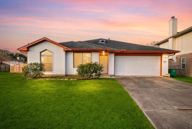 property at 1530 Hunter Green Ln