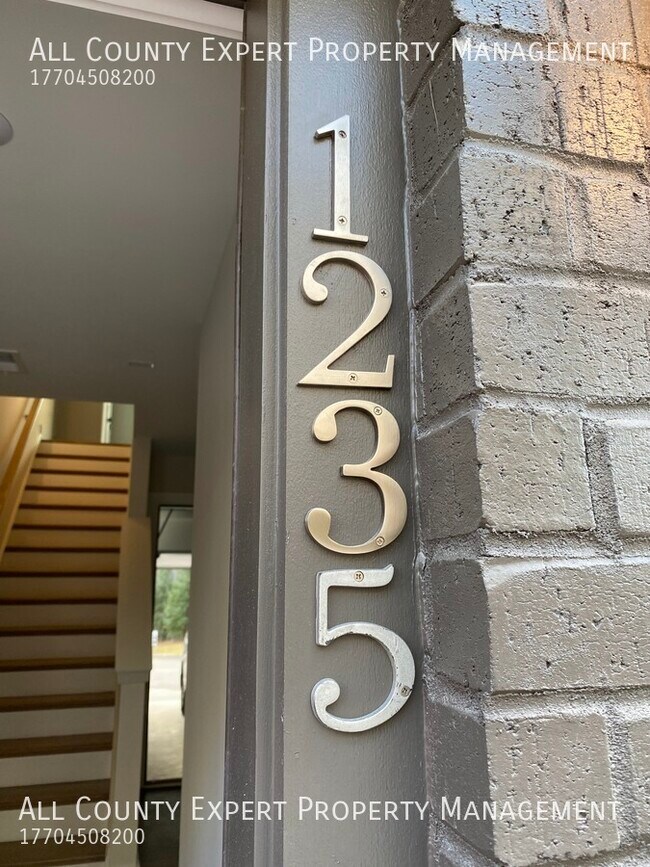 1235 Cushenberry Ln in Atlanta, GA - Building Photo - Building Photo