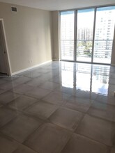 325 S Biscayne Blvd, Unit 1919 in Miami, FL - Building Photo - Building Photo