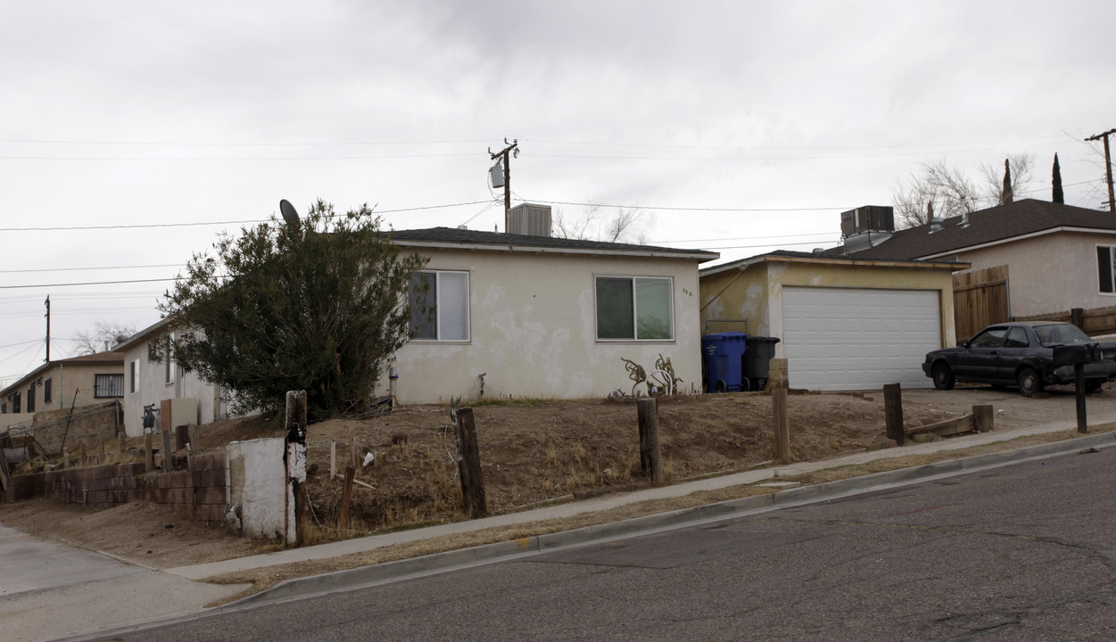 309-311 Mary Anne Ave in Barstow, CA - Building Photo