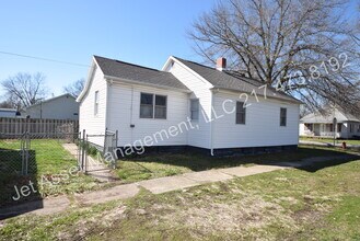 216 E Elm St in Thayer, IL - Building Photo - Building Photo