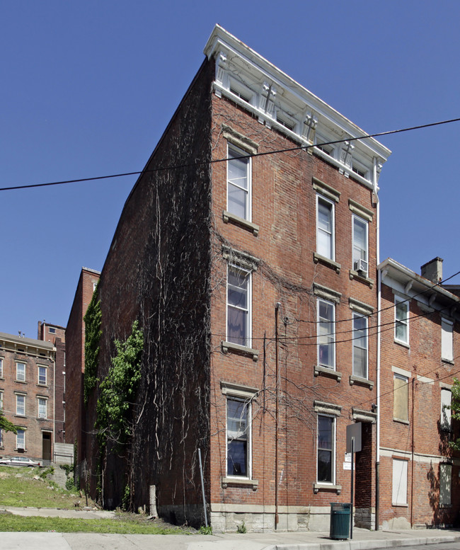 East Apartments in Cincinnati, OH - Building Photo - Building Photo