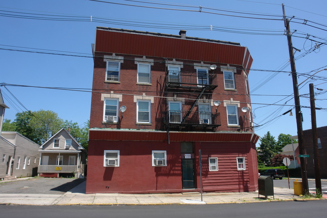 282 Hall Ave in Perth Amboy, NJ - Building Photo