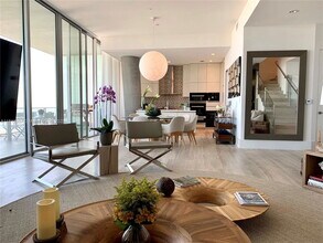 2675 S Bayshore Dr in Miami, FL - Building Photo - Building Photo