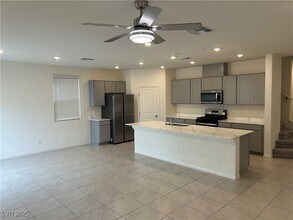 4172 Scarlet Cob Ave in Las Vegas, NV - Building Photo - Building Photo