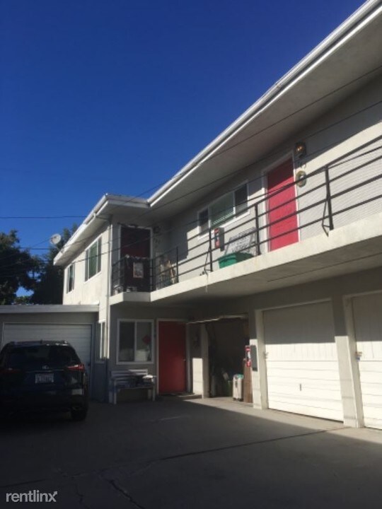 705 S Pacific Coast Hwy in Redondo Beach, CA - Building Photo