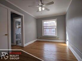 3269 W Wrightwood Ave, Unit 2V Apartments