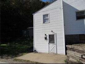 100 Curtis St, Unit Apt C.   Studio in Tarentum, PA - Building Photo