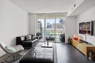 951 Brickell Ave, Unit 3700 in Miami, FL - Building Photo - Building Photo