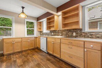 4927 S Corbett Ave in Portland, OR - Building Photo - Building Photo
