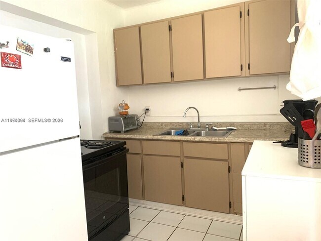 2131 Arthur St in Hollywood, FL - Foto de edificio - Building Photo