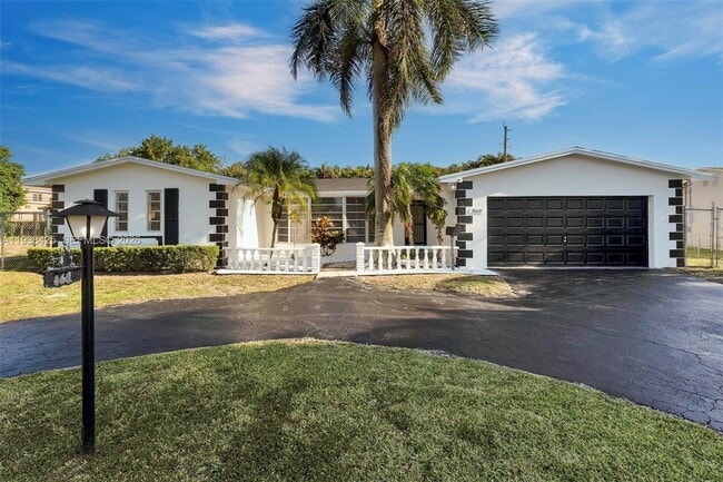 860 NW 207th St in Miami, FL - Building Photo - Building Photo