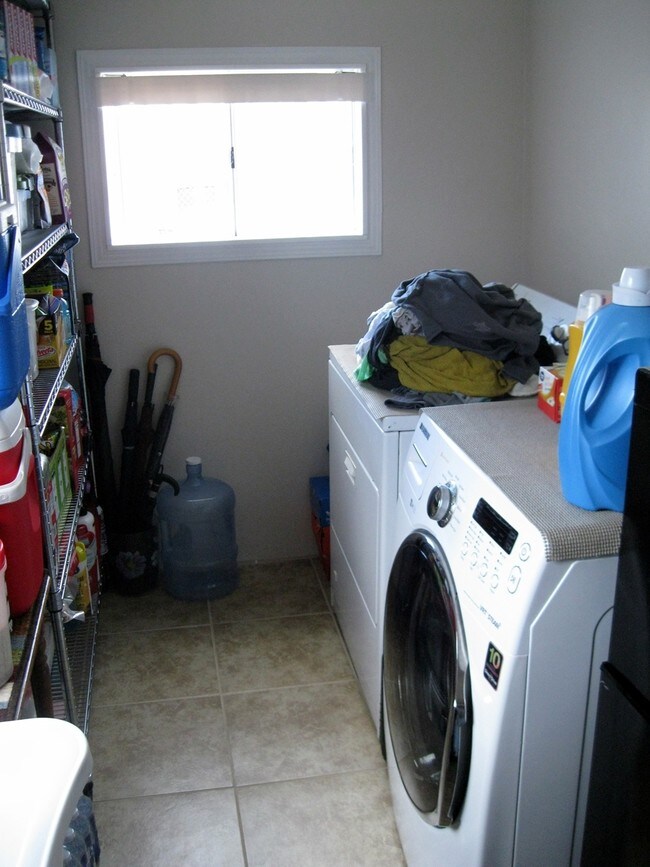 24663 Stewart St in Loma Linda, CA - Building Photo - Building Photo