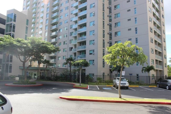 3009 Ala Makahala Plz, Unit 809 in Honolulu, HI - Building Photo - Building Photo