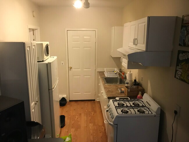 75 Pine Hill Ave, Unit Studio in Stamford, CT - Building Photo - Building Photo