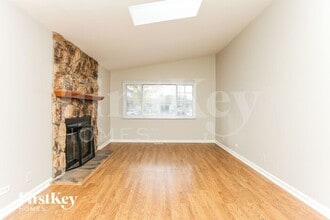 185 Paramount Dr in Wood Dale, IL - Building Photo - Building Photo