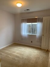 2430 Zion Way in Hanford, CA - Building Photo - Building Photo