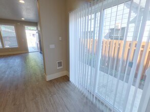 325 NW 21st St in Corvallis, OR - Foto de edificio - Building Photo