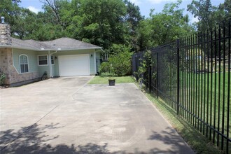 10702 Crosby Lynchburg Rd in Crosby, TX - Building Photo - Building Photo