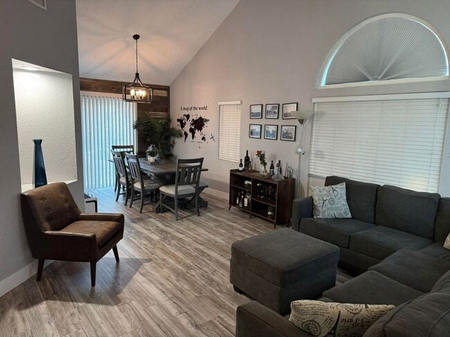 14755 Weeping Willow Ln in Fontana, CA - Building Photo - Building Photo