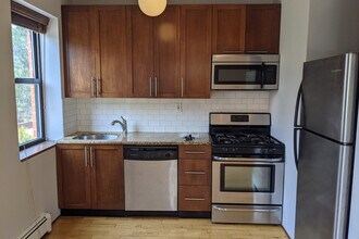 34 Russell St in Brooklyn, NY - Foto de edificio - Building Photo