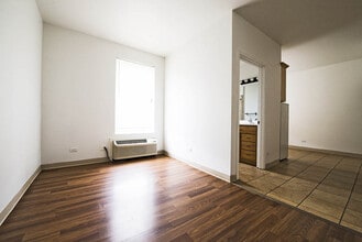 4114 W Washington Blvd Chicago, IL 60624 in Chicago, IL - Foto de edificio - Building Photo