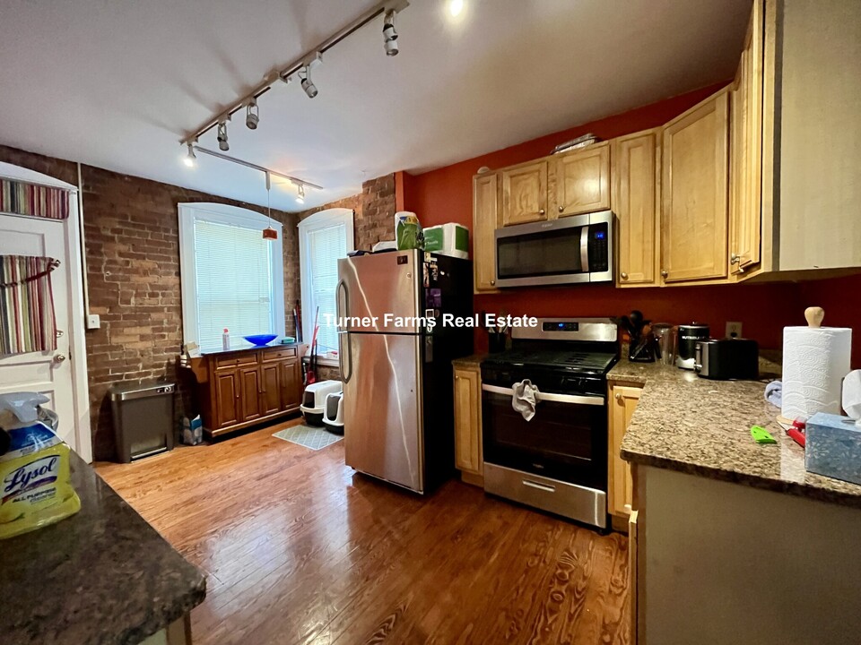 19 Netherlands Rd, Unit 1 in Brookline, MA - Building Photo