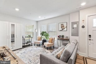 6882 Barrowfield Pl in Bryans Road, MD - Building Photo