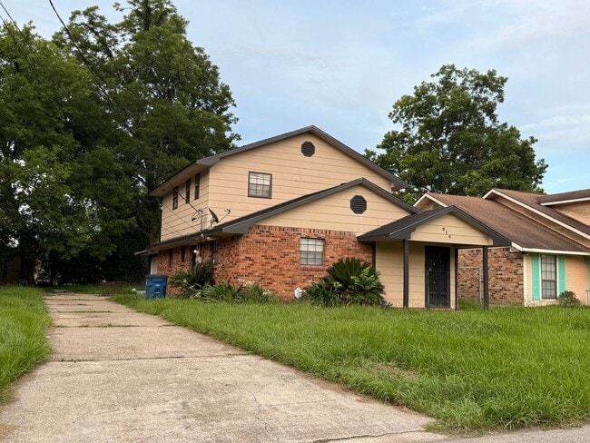 914 Johnson St in Port Allen, LA - Building Photo - Building Photo