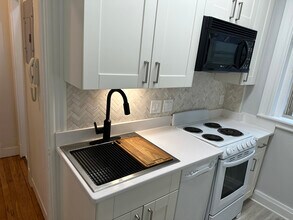 1673 Commonwealth Ave in Boston, MA - Foto de edificio - Building Photo