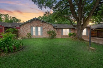 1935 Barnsley Ln in Houston, TX - Building Photo - Building Photo