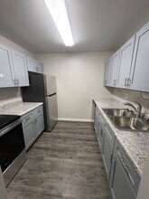 Broadway Crossing Apartments in Merrillville, IN - Building Photo - Building Photo