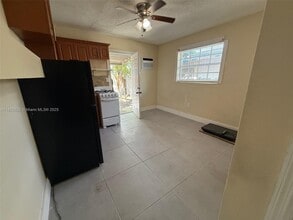 2339 NW 35th St in Miami, FL - Building Photo - Building Photo