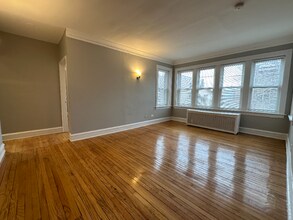 8000 S Champlain Ave, Unit 625-2 in Chicago, IL - Building Photo - Building Photo